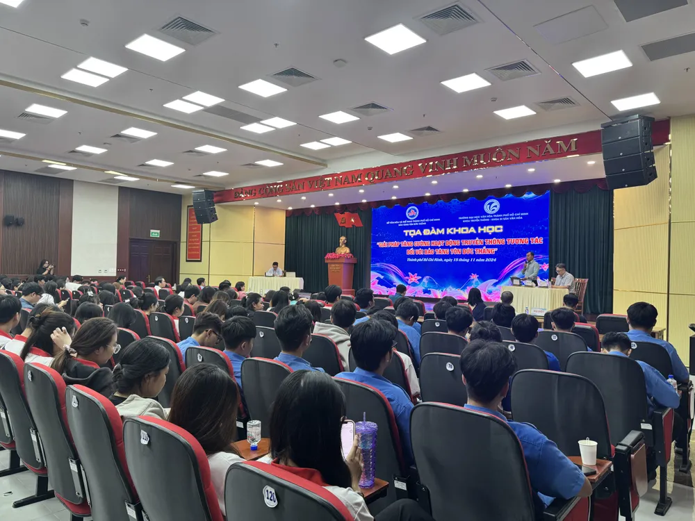 Buổi toạ đàm diễn ra tại hội trường Bảo tàng Tôn Đức Thắng.JPG