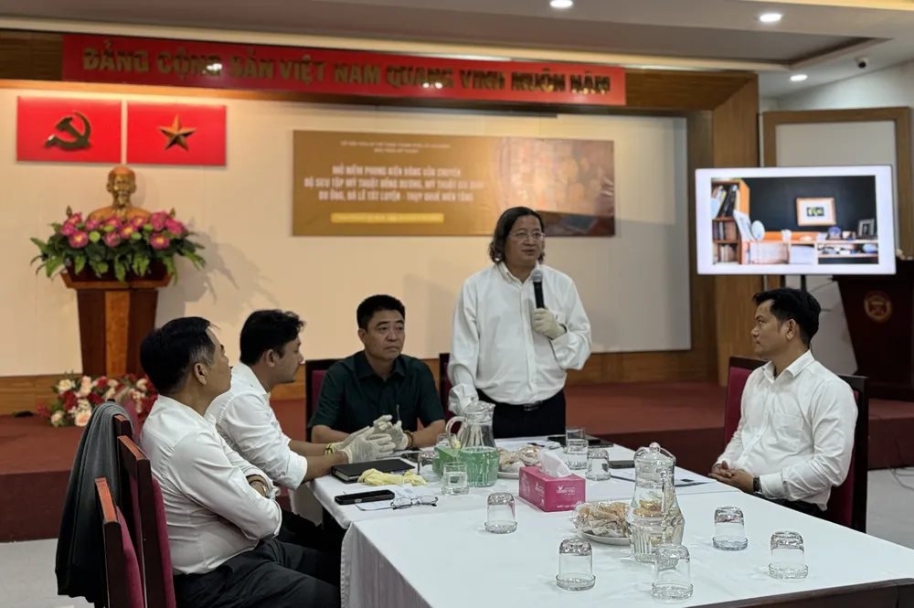 Chiều 22-9, Bảo tàng Mỹ thuật TPHCM mở niêm phong kiện hàng vận chuyển Bộ sưu tập “Từ Mỹ thuật Đông Dương đến Mỹ thuật Gia Định (1925 – 1975)”, được ông bà Lê Tất Luyện – Thụy Khuê hiến tặng