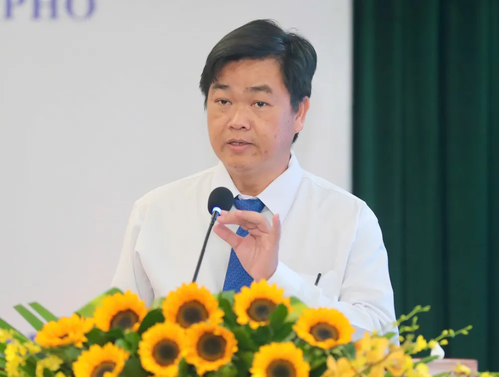 Đồng chí Lê Văn Minh, Thành ủy viên, Phó Trưởng ban Thường trực Ban Tuyên giáo và Dân vận Thành ủy TPHCM phát biểu tổng luận tọa đàm. Ảnh: DŨNG PHƯƠNG
