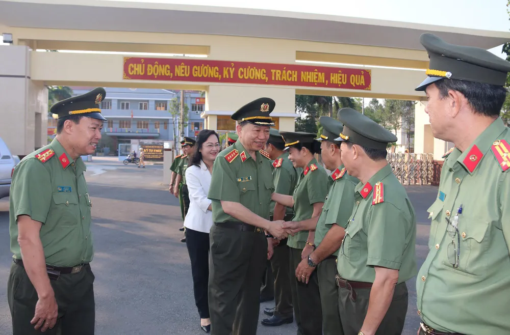 Tập trung triệt phá các nhóm lưu manh, xiết nợ, đòi nợ thuê, cho vay kiểu “tín dụng đen” ảnh 1