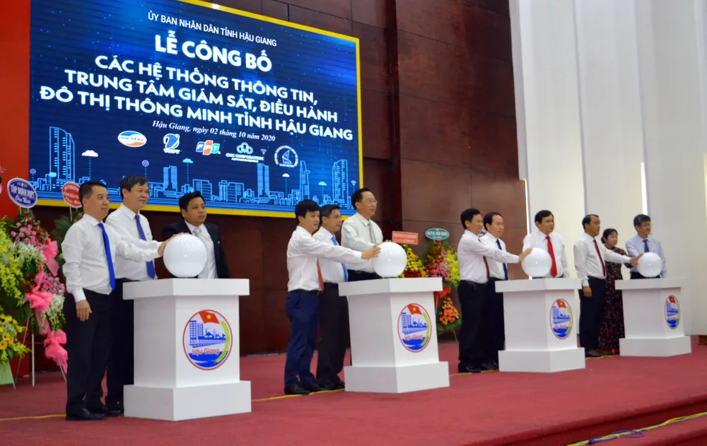 Các đại biểu tại lễ công bố