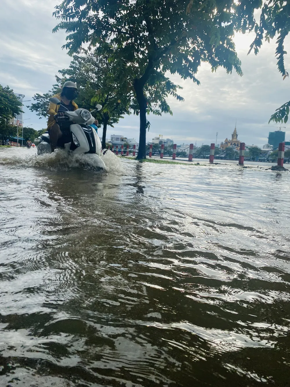 Mực nước đầu nguồn lên, nguy cơ xảy ra ngập lụt ở vùng trũng thấp, vùng ven sông ảnh 2