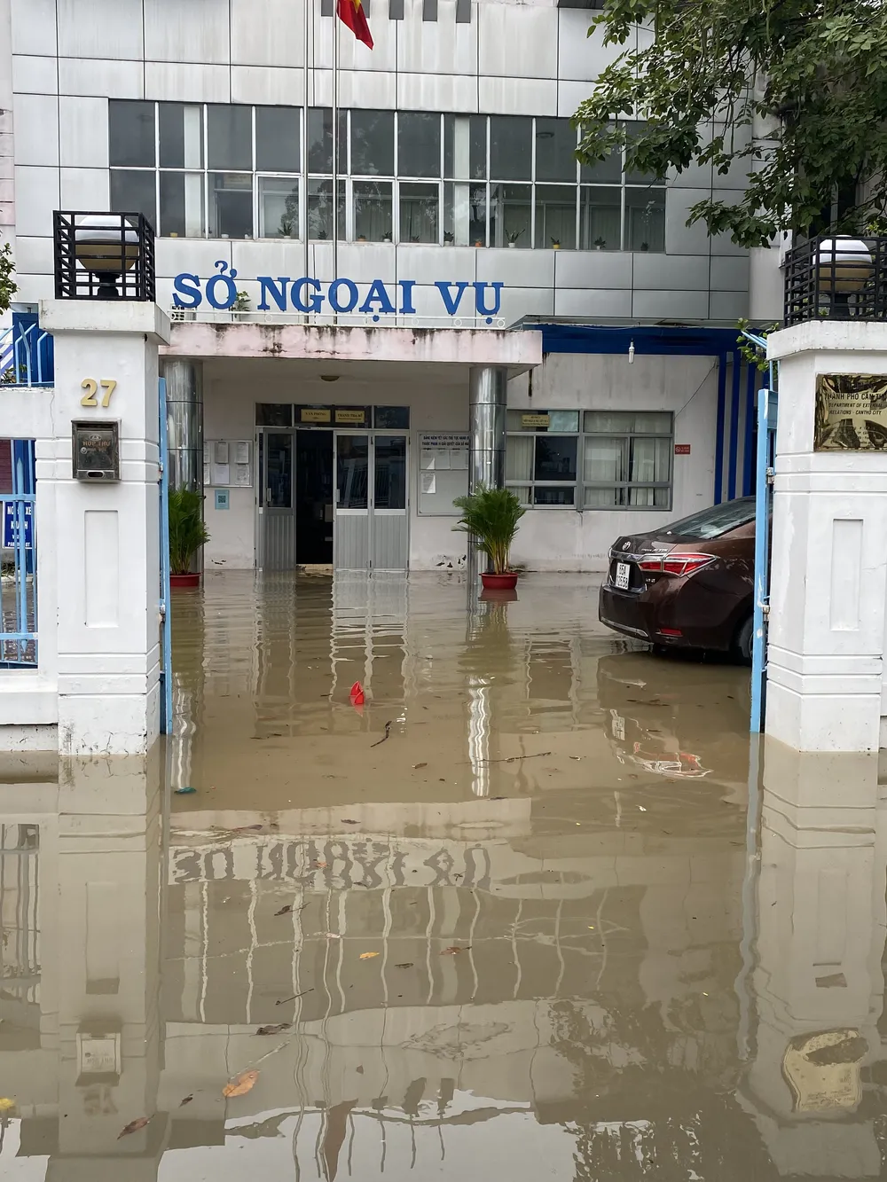 Cần Thơ: Triều cường đạt đỉnh, gây ngập sâu nhiều nơi ảnh 4