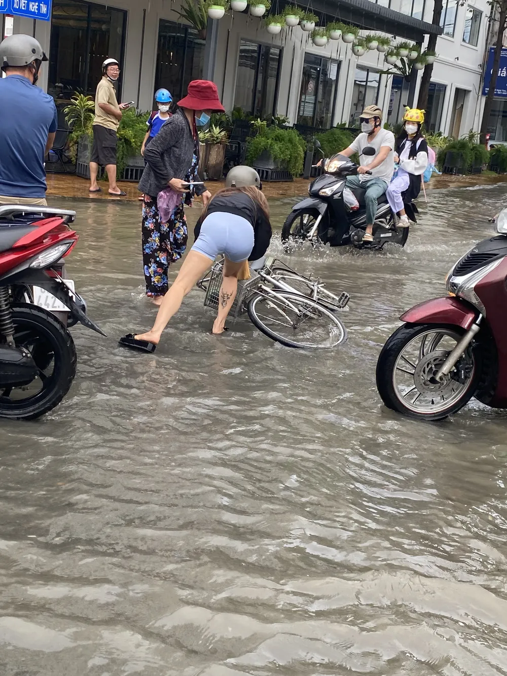 Cần Thơ: Triều cường đạt đỉnh, gây ngập sâu nhiều nơi ảnh 8