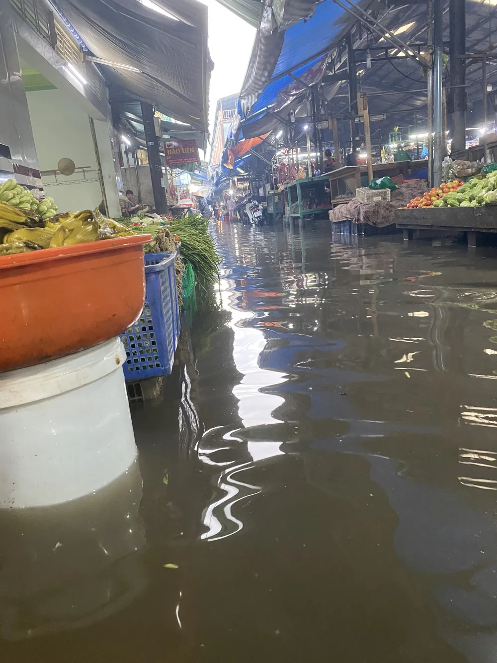 Cần Thơ: Triều cường đạt đỉnh, gây ngập sâu nhiều nơi ảnh 1