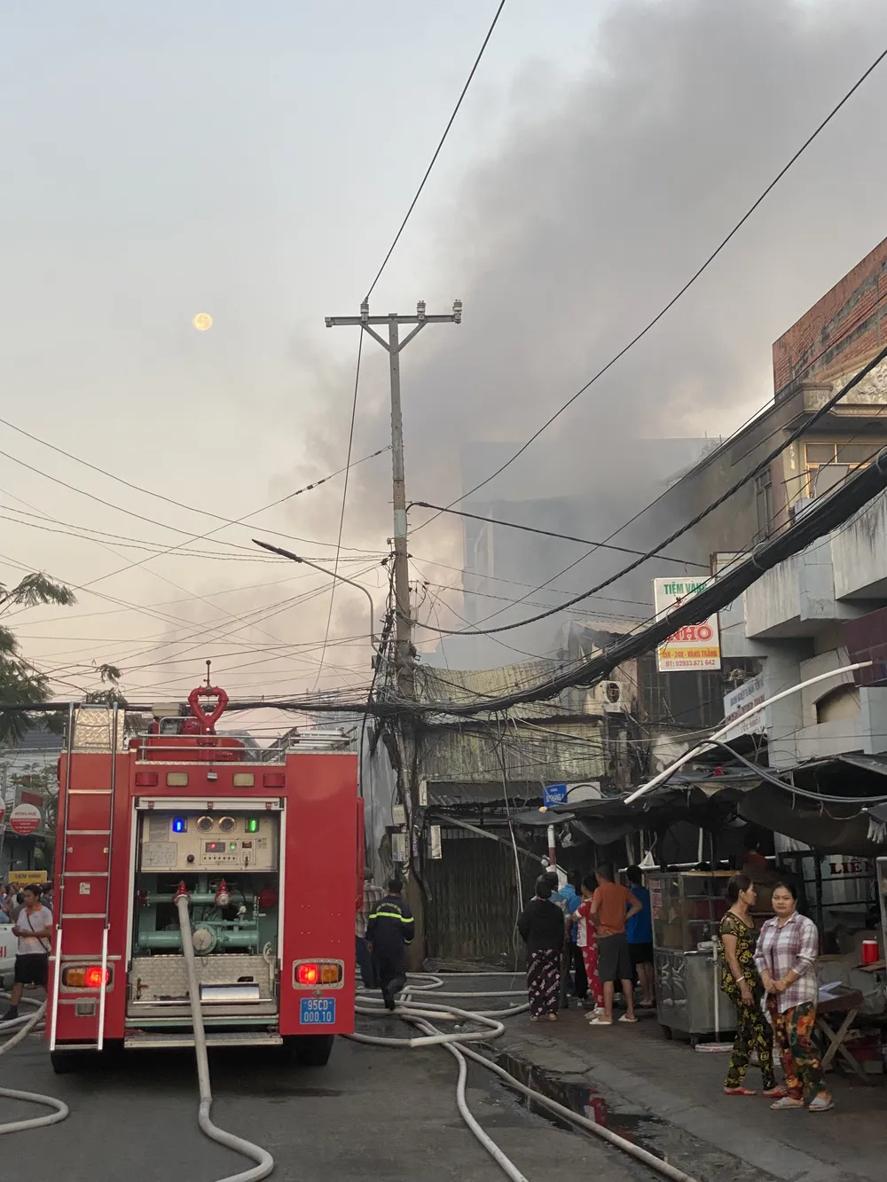 Lực lượng chữa cháy tại hiện trường