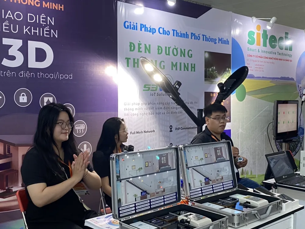 Một gian trưng bày về thiết bị thông minh