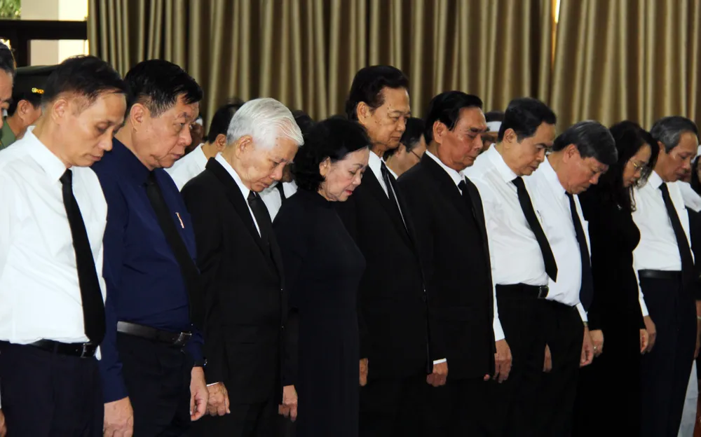 Các đồng chí lãnh đạo, nguyên lãnh đạo Đảng và Nhà nước đến viếng lễ tang nguyên Trưởng ban Tổ chức Trung ương Lê Phước Thọ