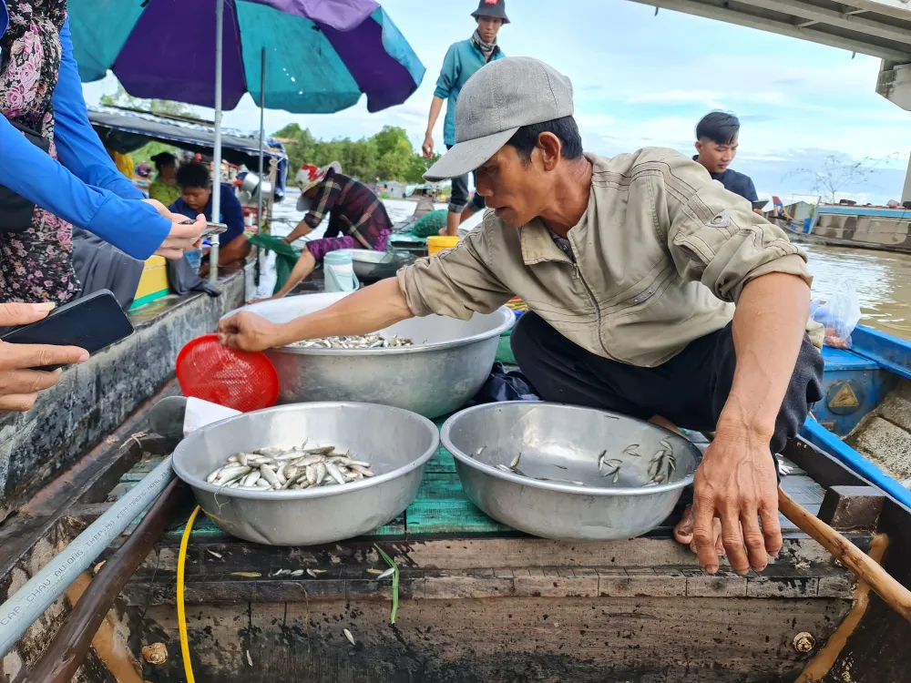 Mực nước vùng đầu nguồn thấp sẽ ảnh hưởng đến sinh kế khai thác thuỷ sản của người dân