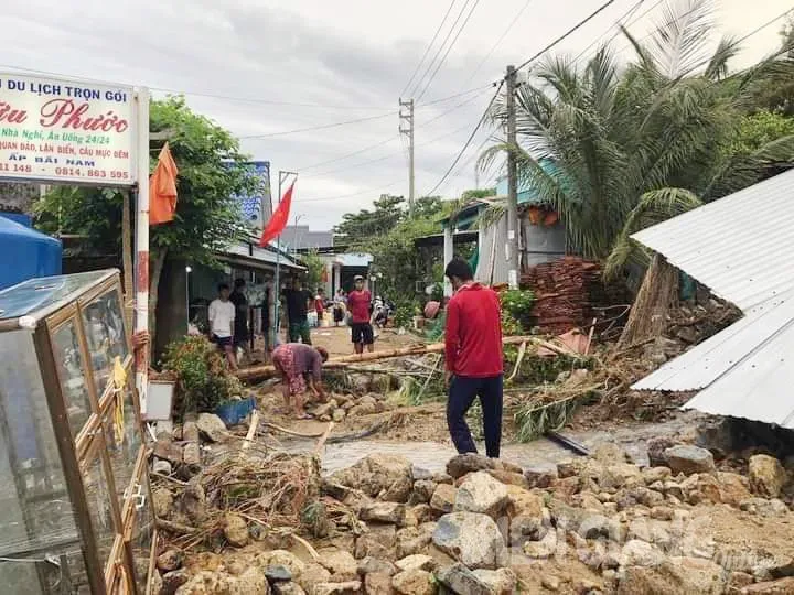 Sạt lở ở xã Hòn Nghệ. Ảnh: CTV