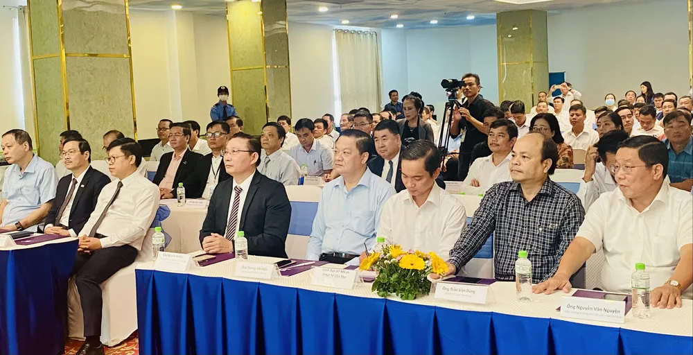 Các đại biểu dự lễ ra mắt nền tảng "Mạng nhà nông - Hành trình nông dân số"