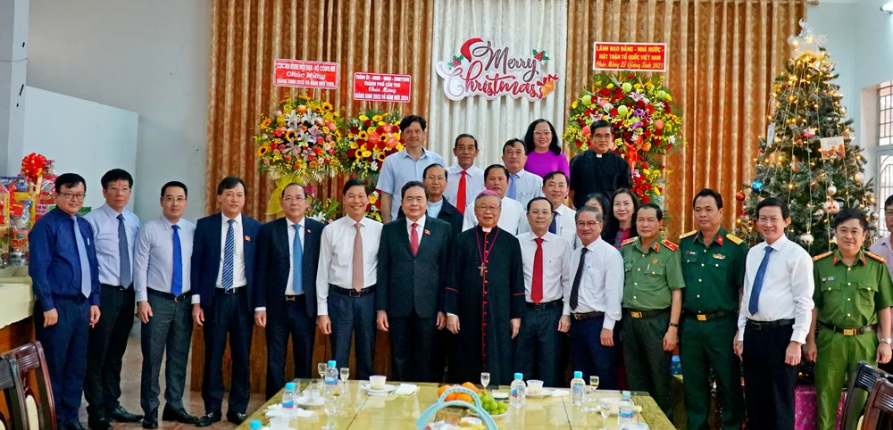 Đồng chí Trần Thanh Mẫn, Ủy viên Bộ Chính trị, Phó Chủ tịch Thường trực Quốc hội cùng Đoàn công tác chúc mừng Lễ Giáng sinh năm 2023 tại Tòa Giám mục Cần Thơ