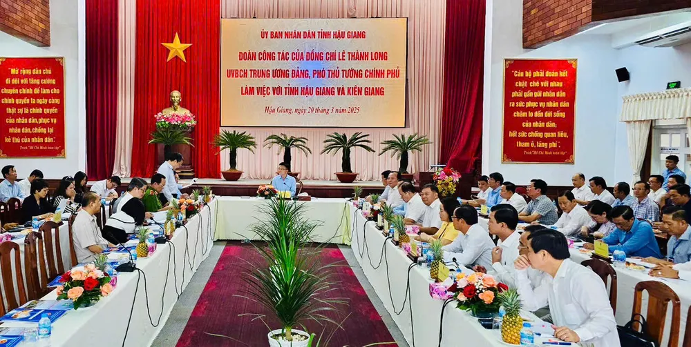 Quang cảnh buổi làm việc chiều 20-3