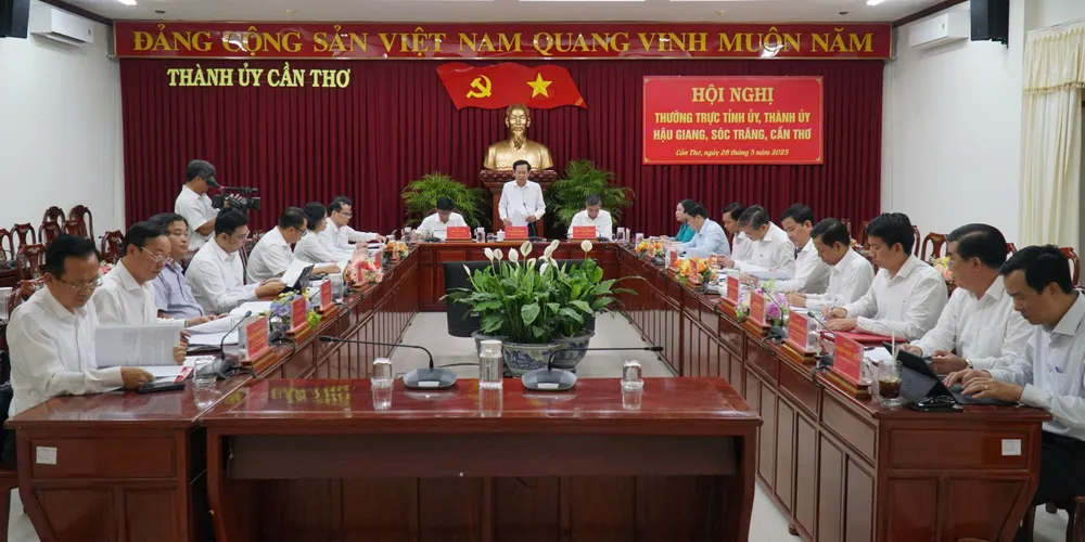 Quang cảnh buổi họp