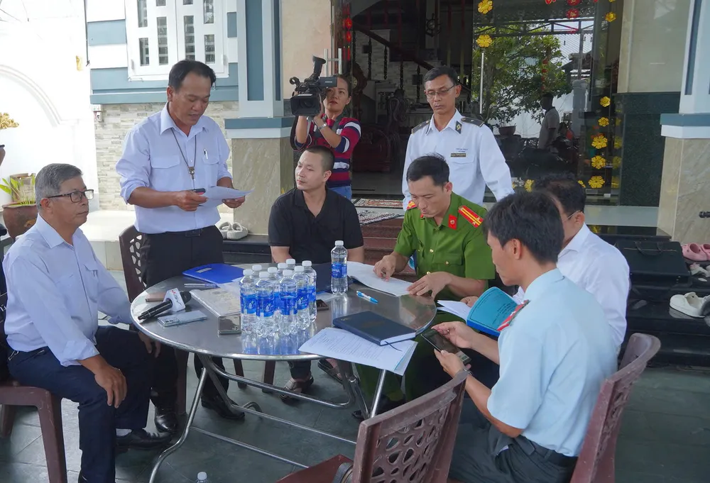 Đoàn công tác liên ngành tỉnh Hậu Giang kiểm tra tại cơ sở Dững - Nga (huyện Phụng Hiệp, tỉnh Hậu Giang)