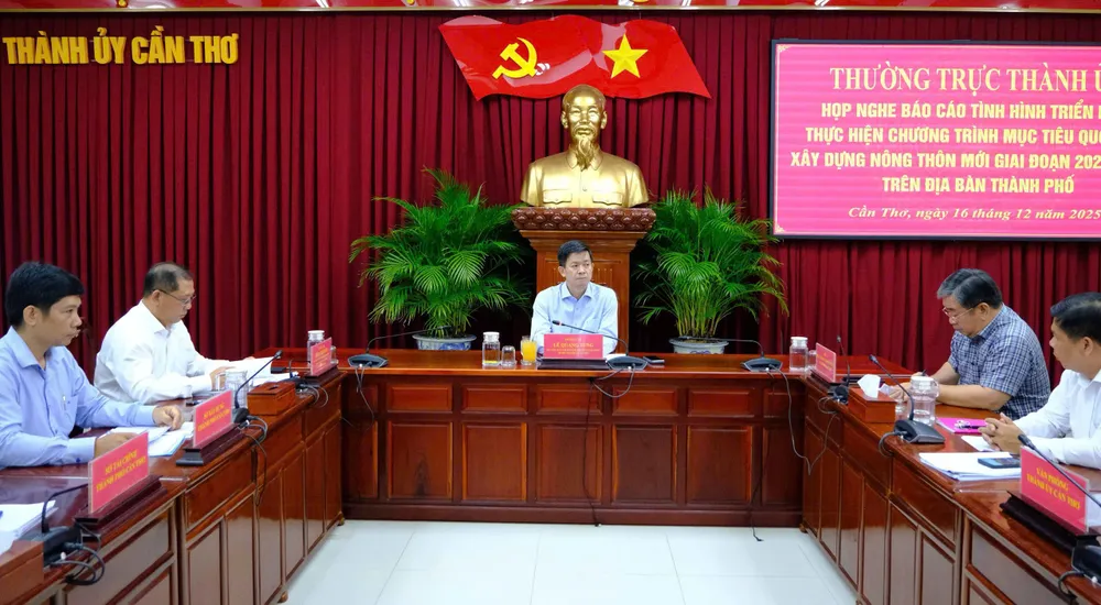 Bí thư Thành ủy TP Cần Thơ Lê Quang Tùng chủ trì cuộc họp