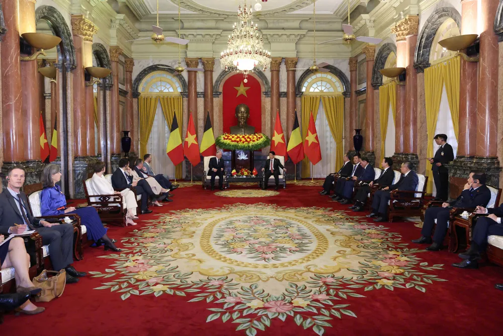 Chủ tịch nước Lương Cường và Nhà Vua Bỉ Philippe hội kiến, sáng 1-4. Ảnh: QUANG PHÚC