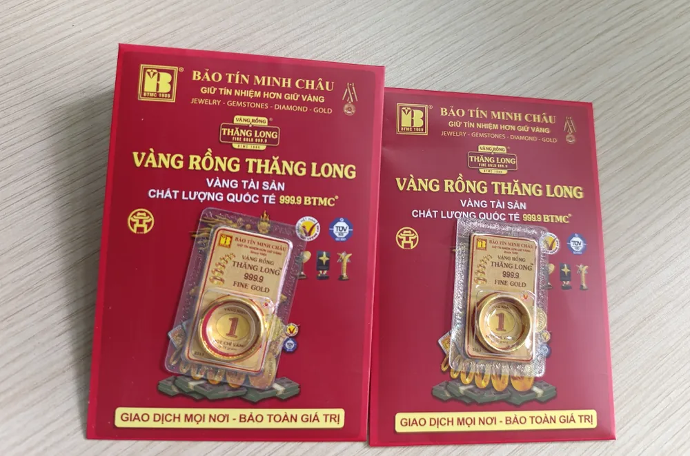 Một số cửa hàng kinh doanh vàng tại Hà Nội như Bảo Tín Minh Châu chỉ bán ra tối đa 1 chỉ vàng nhẫn/người/ngày và phải đăng ký căn cước công dân. Ảnh: LƯU THỦY