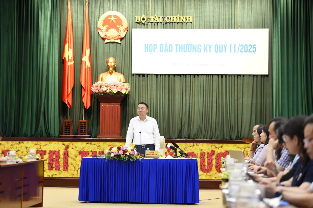 Thứ trưởng Bộ Tài chính Nguyễn Đức Chi chủ trì cuộc họp báo