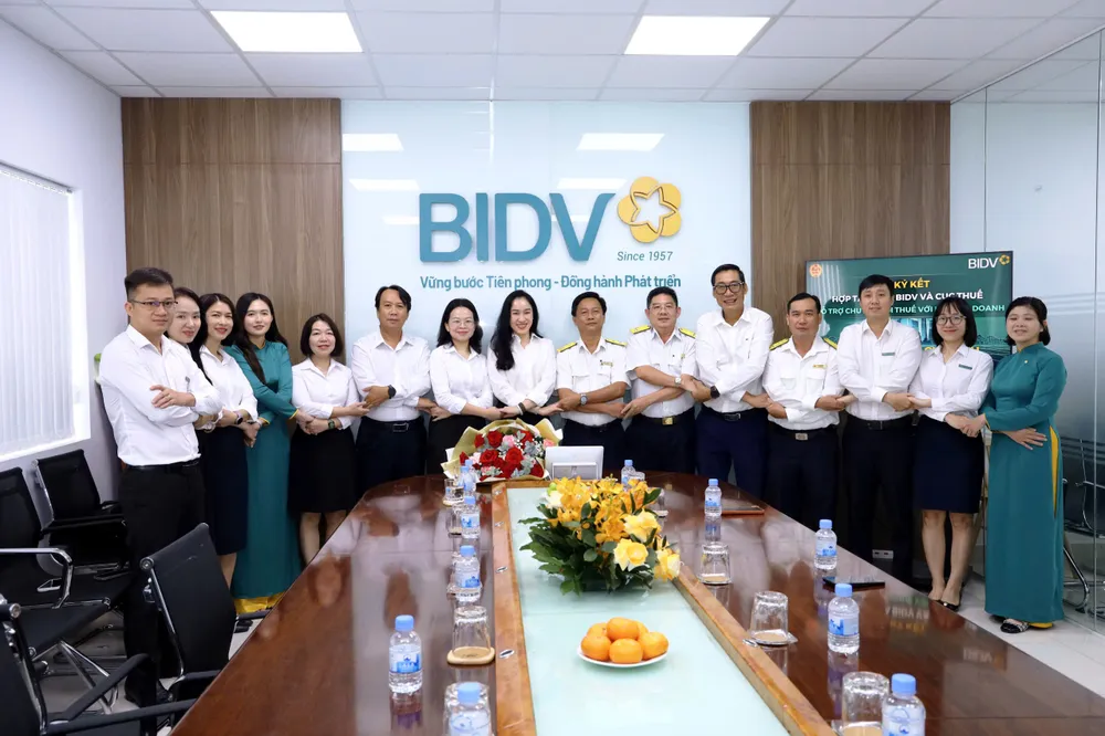 Đại diện Cục Thuế và BIDV tại lễ ký kết. Ảnh: BIDV