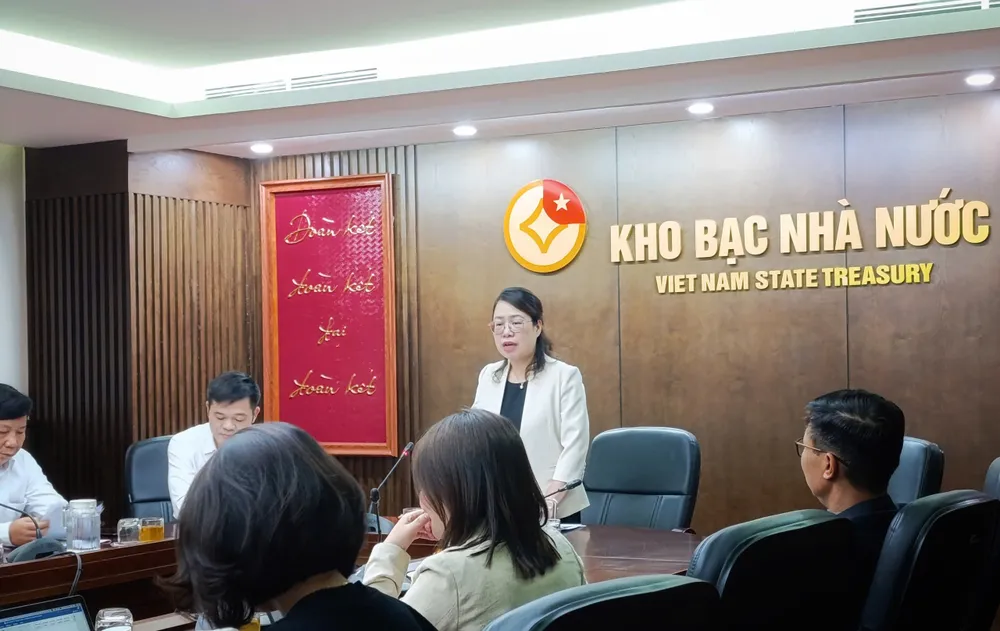 Bà Ngô Thị Nhung, Phó Giám đốc KBNN phát biểu. Ảnh: LƯU THỦY