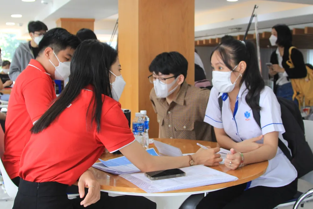 Hết dịch, trường đại học gầy dựng lại sàn việc làm cho sinh viên ảnh 2