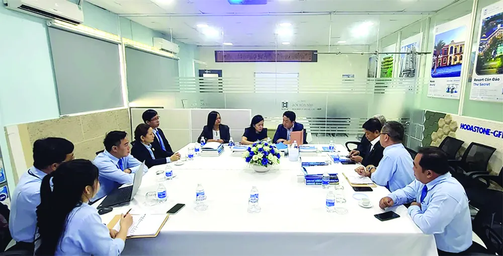 Ngân hàng Aozora Bank thăm và tìm hiểu tại Công ty Sơn Hòa Bình