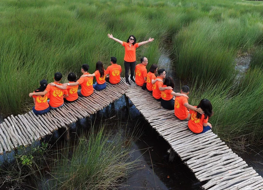 Khu du lịch Cánh đồng bất tận (huyện Mộc Hóa)  là điểm tham quan thu hút du khách khi đến Long An