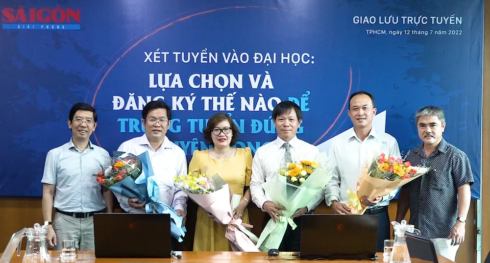 Thí sinh còn nhiều thời gian để lựa chọn, đăng ký vào ngành học phù hợp ảnh 1