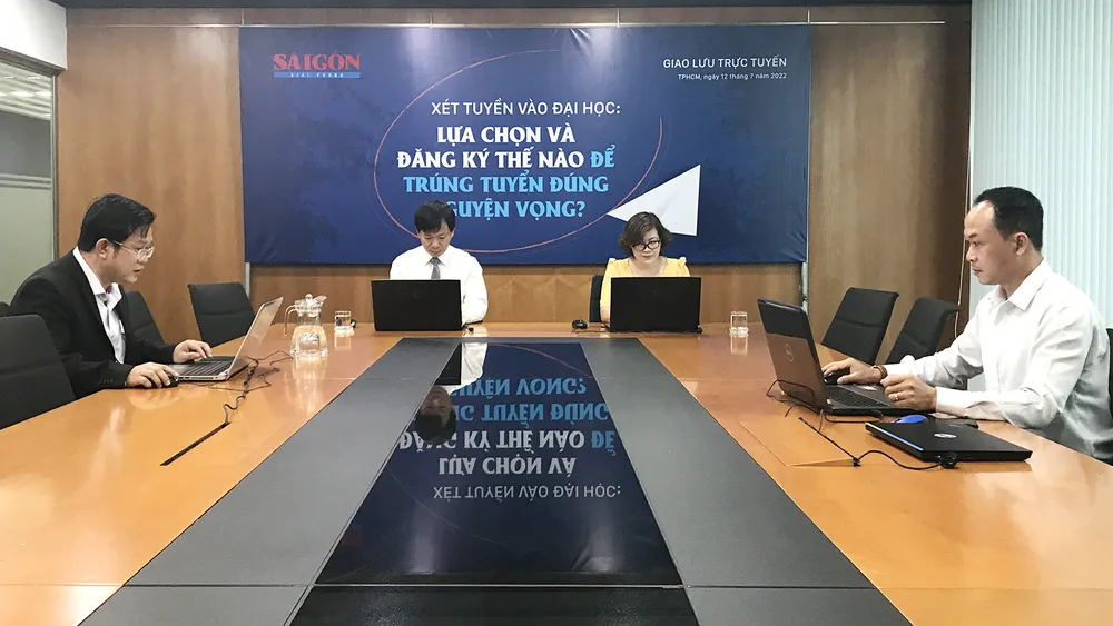 Xét tuyển vào đại học: Thí sinh thận trọng, không vội vàng ảnh 1