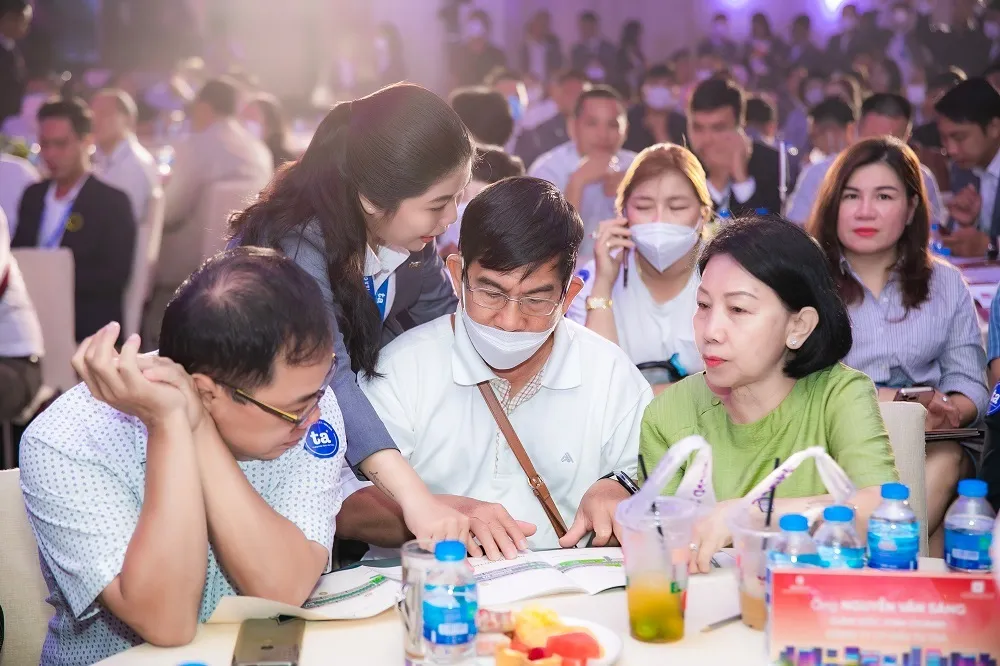 MIKGroup “chơi lớn” tặng không giới hạn xe ô tô Camry và iPhone 13 cho khách hàng ảnh 4