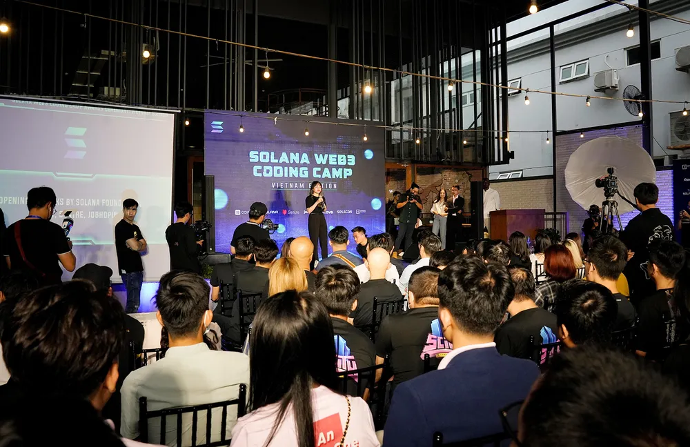 Một sự kiện liên quan đến tiền mã hóa được giới thiệu tại TPHCM có nhiều người tham dự. Ảnh: TIẾN XUÂN