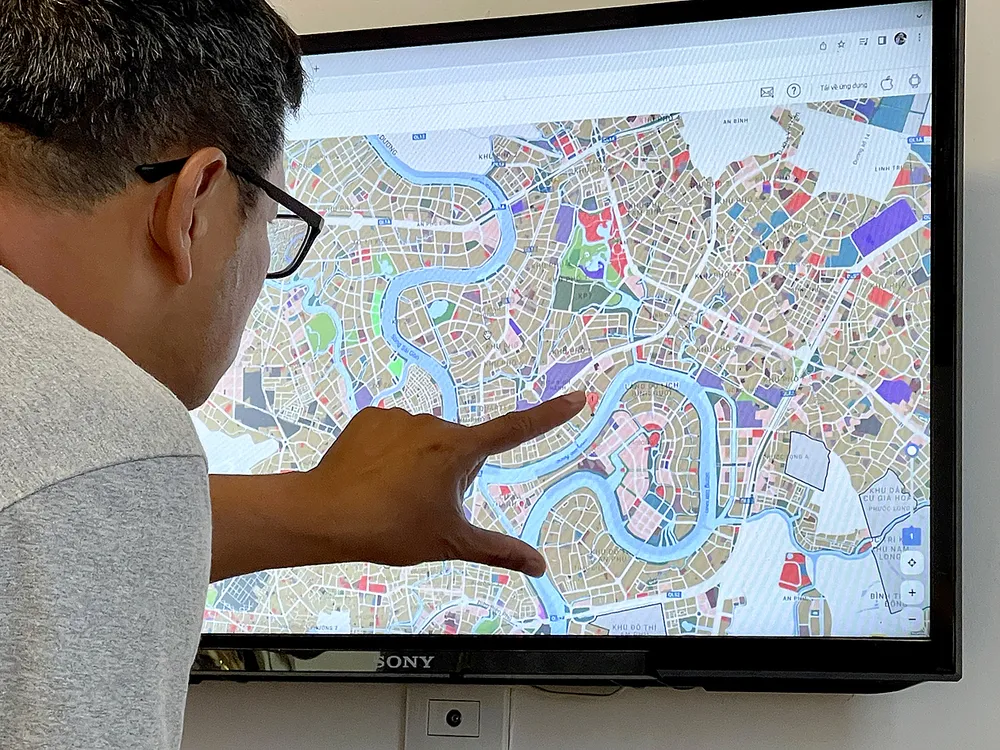 Cổng thông tin dữ liệu TN-MT giúp người dân thuận tiện  trong việc tìm kiếm thông tin đất đai. Ảnh: HOÀNG HÙNG