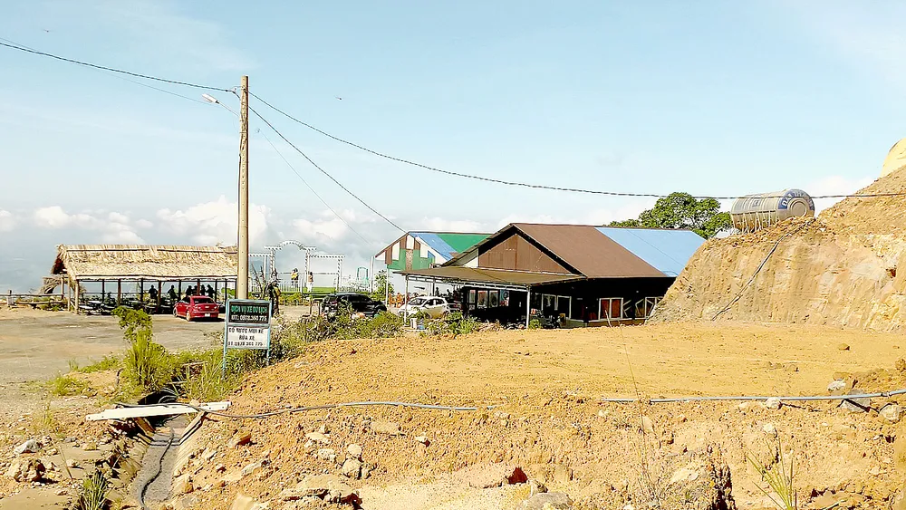 Chủ trạm dừng chân Panorama “xẻ” núi, xây dựng  nhiều công trình trái phép kiên cố trên đèo Đại Ninh