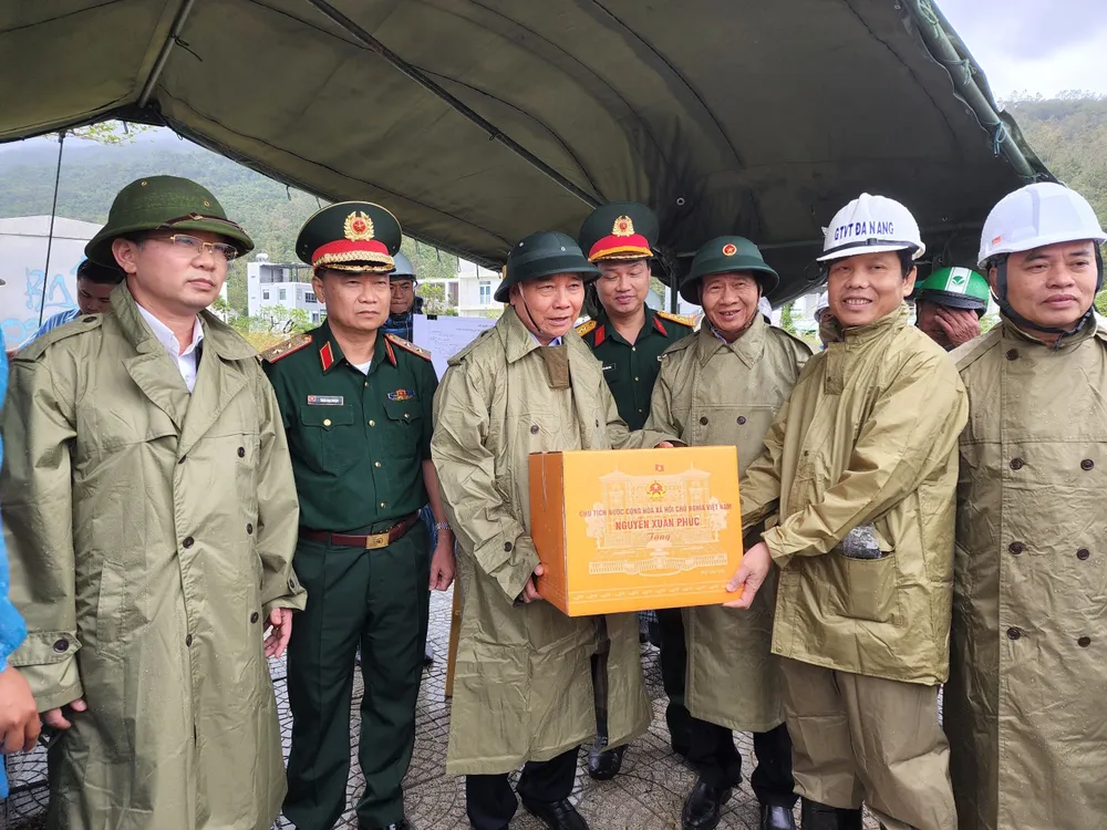 Khẩn trương đưa cuộc sống người dân trở lại bình thường ảnh 1