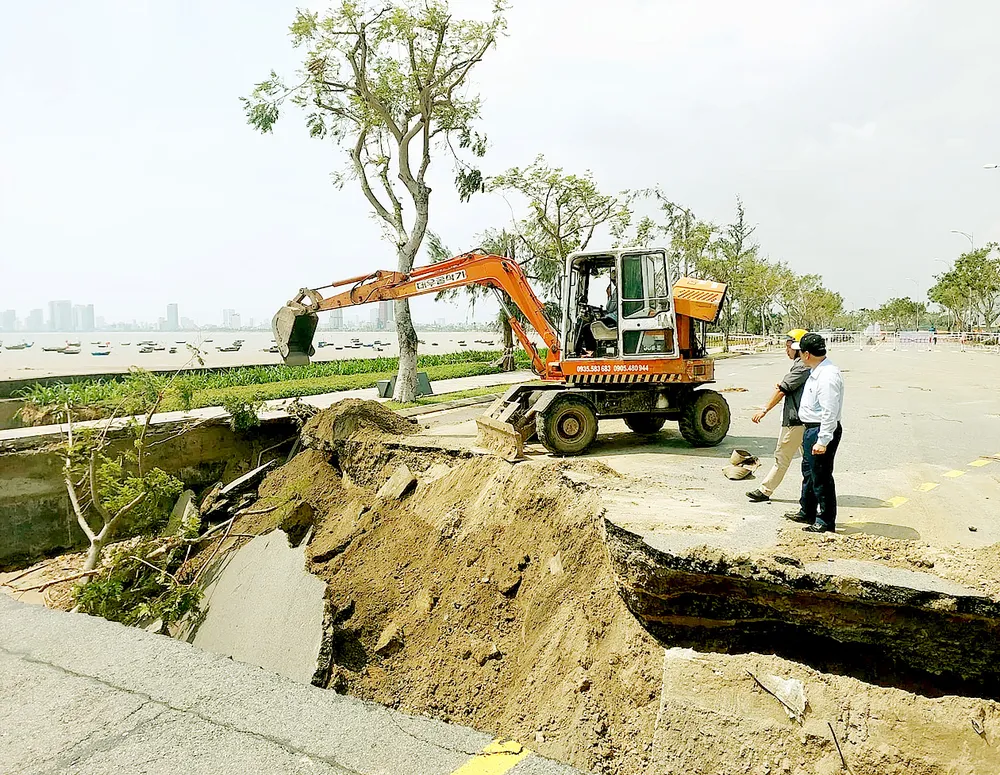 Khẩn trương đưa cuộc sống người dân trở lại bình thường ảnh 2