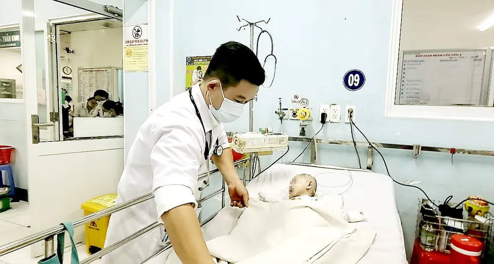 Chăm sóc bệnh nhi mắc viêm màng não  tại Bệnh viện Nhi đồng 1 (TPHCM)