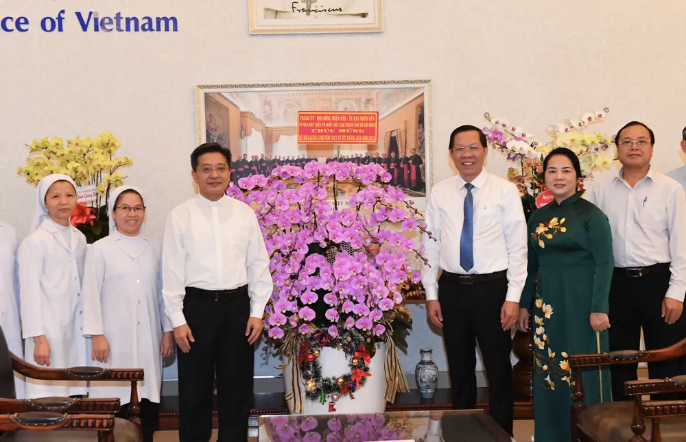 Chủ tịch UBND TPHCM Phan Văn Mãi thăm Văn phòng Hội đồng giám mục Việt Nam và Linh mục Đào Nguyên Vũ. Ảnh: VIỆT DŨNG Chủ tịch UBND TPHCM Phan Văn Mãi thăm Văn phòng Hội đồng giám mục Việt Nam và Linh mục Đào Nguyên Vũ. Ảnh: VIỆT DŨNG