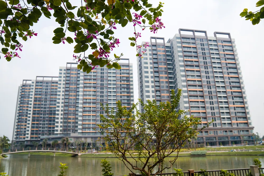 Được ôm trọn bởi dòng kênh đào xanh mát và thiết kế hình chữ Z, mỗi căn hộ tại Flora Mizuki MP6-7-8 đều có không gian thông thoáng, trong lành, đón trọn nắng và gió tự nhiên