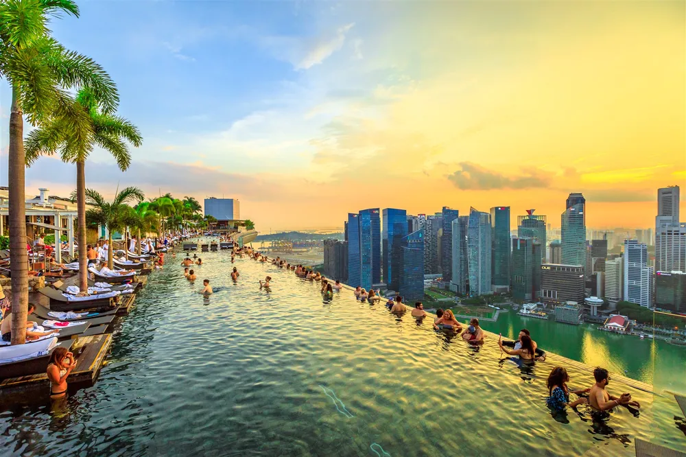 Singapore triển khai chính sách “Visa tinh hoa” để hút dòng khách cao cấp và giới chuyên gia quốc tế. Ảnh: Shutterstock