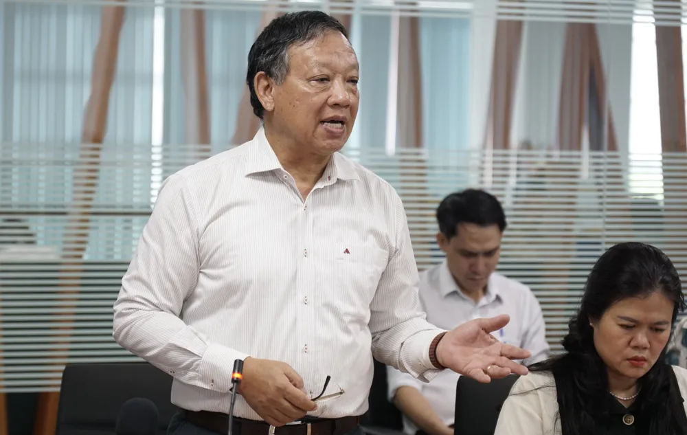 PGS.TS Dương Hoa Xô, Phó Chủ tịch Liên hiệp các hội Khoa học Kỹ thuật TPHCM phát biểu tại tọa đàm. Ảnh: HOÀNG HÙNG