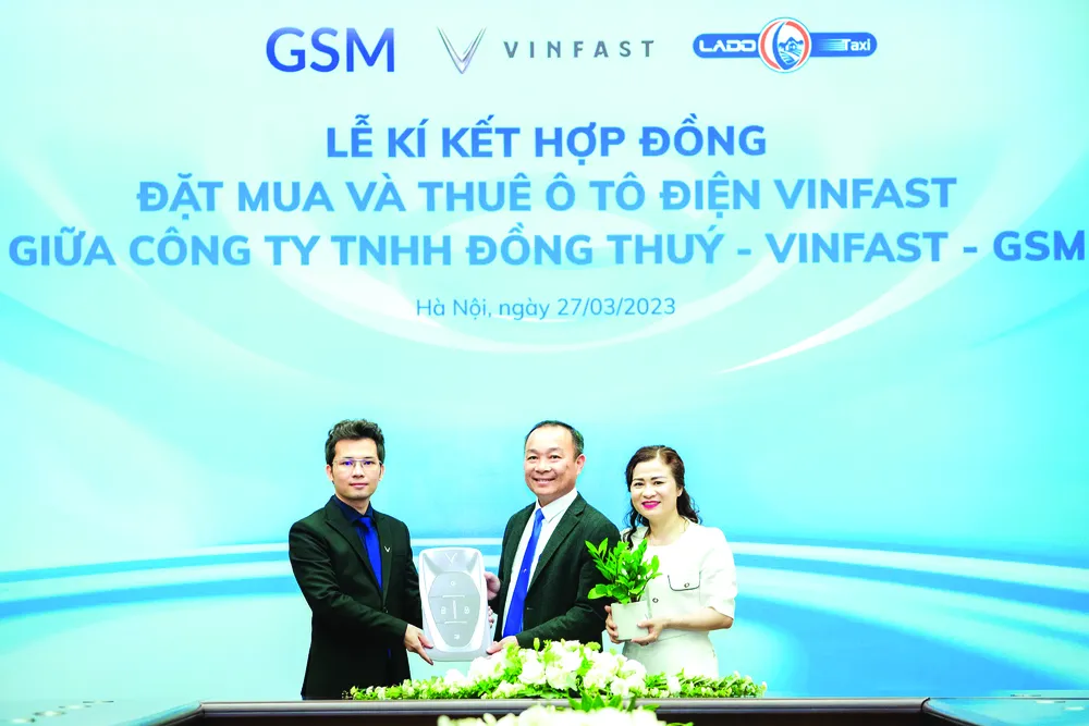 Lado taxi thuê 500 ô tô điện Vinfast và mua bổ sung 40 xe VFe34