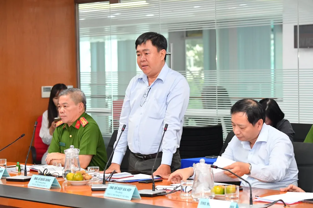 Ông Lữ Quốc Dũng, Phó Trưởng phòng VH-TT quận 10 nêu ý kiến tại tọa đàm. Ảnh: VIỆT DŨNG