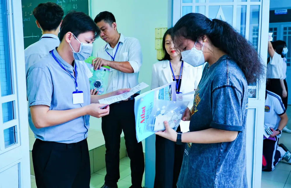 Thí sinh làm thủ tục thi đánh giá năng lực do ĐH Quốc gia TPHCM tổ chức ngày 26-3 tại Đồng Nai