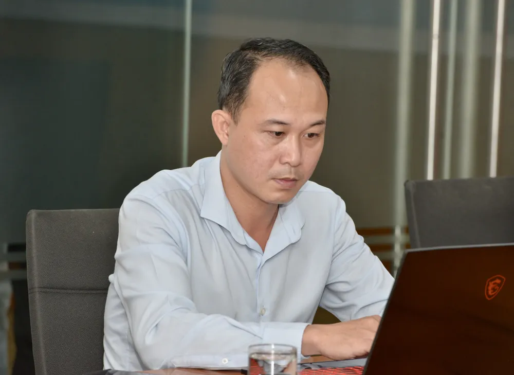 Ông Nguyễn Đỗ Tùng đang trả lời câu hỏi cho thí sinh. Ảnh: CAO THĂNG Ông Nguyễn Đỗ Tùng đang trả lời câu hỏi cho thí sinh. Ảnh: CAO THĂNG