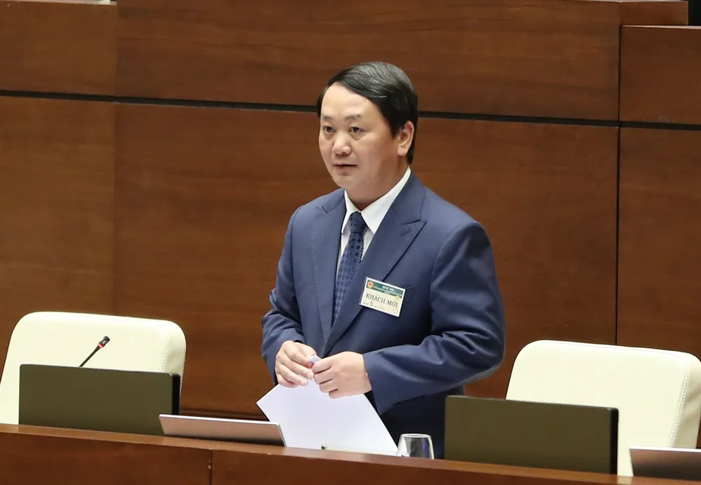 Chủ nhiệm Ủy ban Dân tộc Hầu A Lềnh lần đầu trả lời chất vấn. Ảnh: QUANG PHÚC