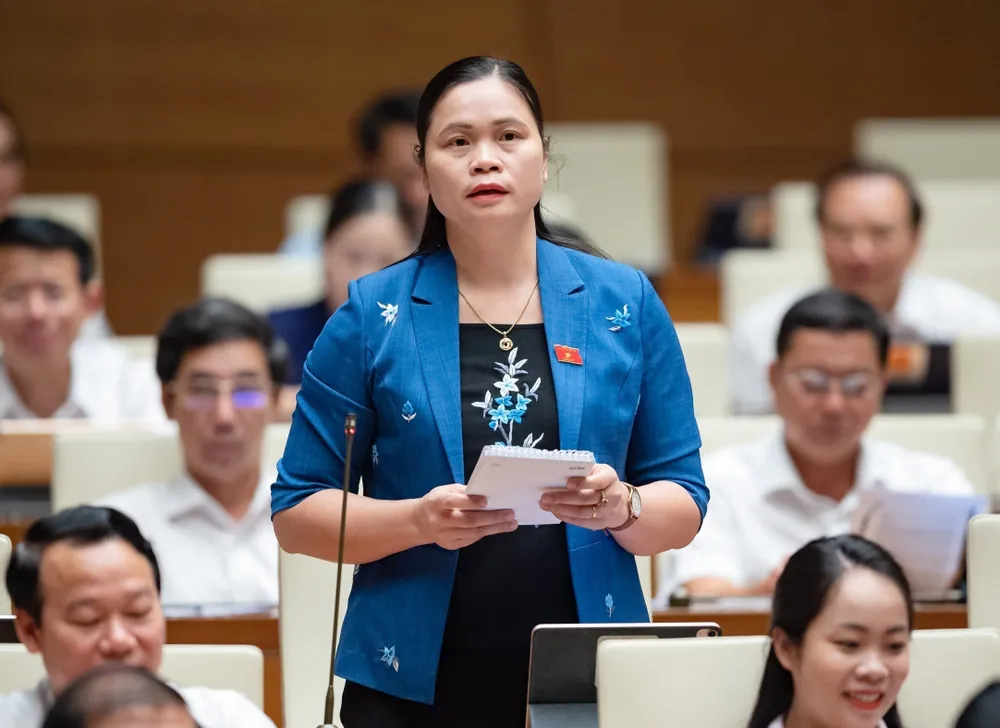 Đại biểu Ma Thị Thúy (Tuyên Quang) chất vấn chiều 6-6. Ảnh: QUANG PHÚC