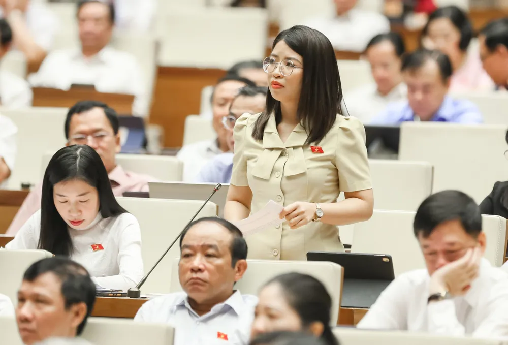ĐB Nguyễn Thị Hà (Bắc Ninh) chất vấn sáng 6-6. Ảnh: QUANG PHÚC ĐB Nguyễn Thị Hà (Bắc Ninh) chất vấn sáng 6-6. Ảnh: QUANG PHÚC