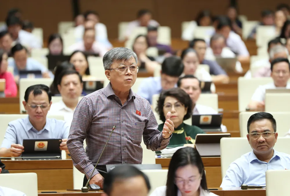 ĐB Trương Trọng Nghĩa (TPHCM) tranh luận, chiều 6-6. Ảnh: QUANG PHÚC