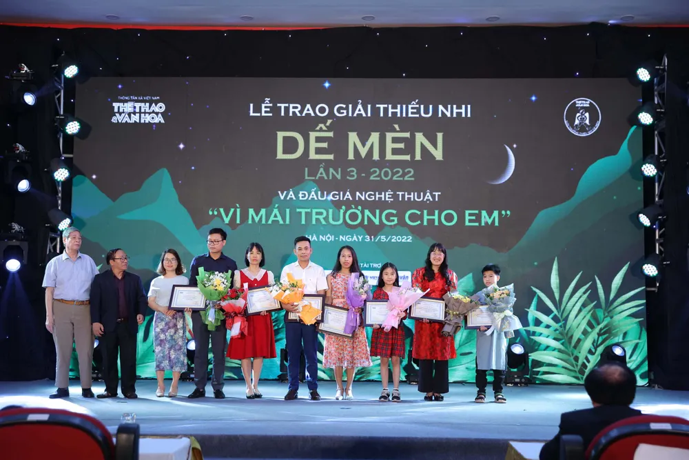 Các tác giả nhận giải Dế Mèn năm 2022